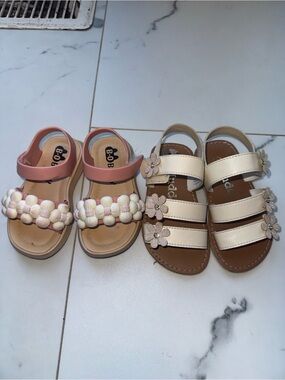 Mudd Kids Pink and Cream Floral Strap Sandals